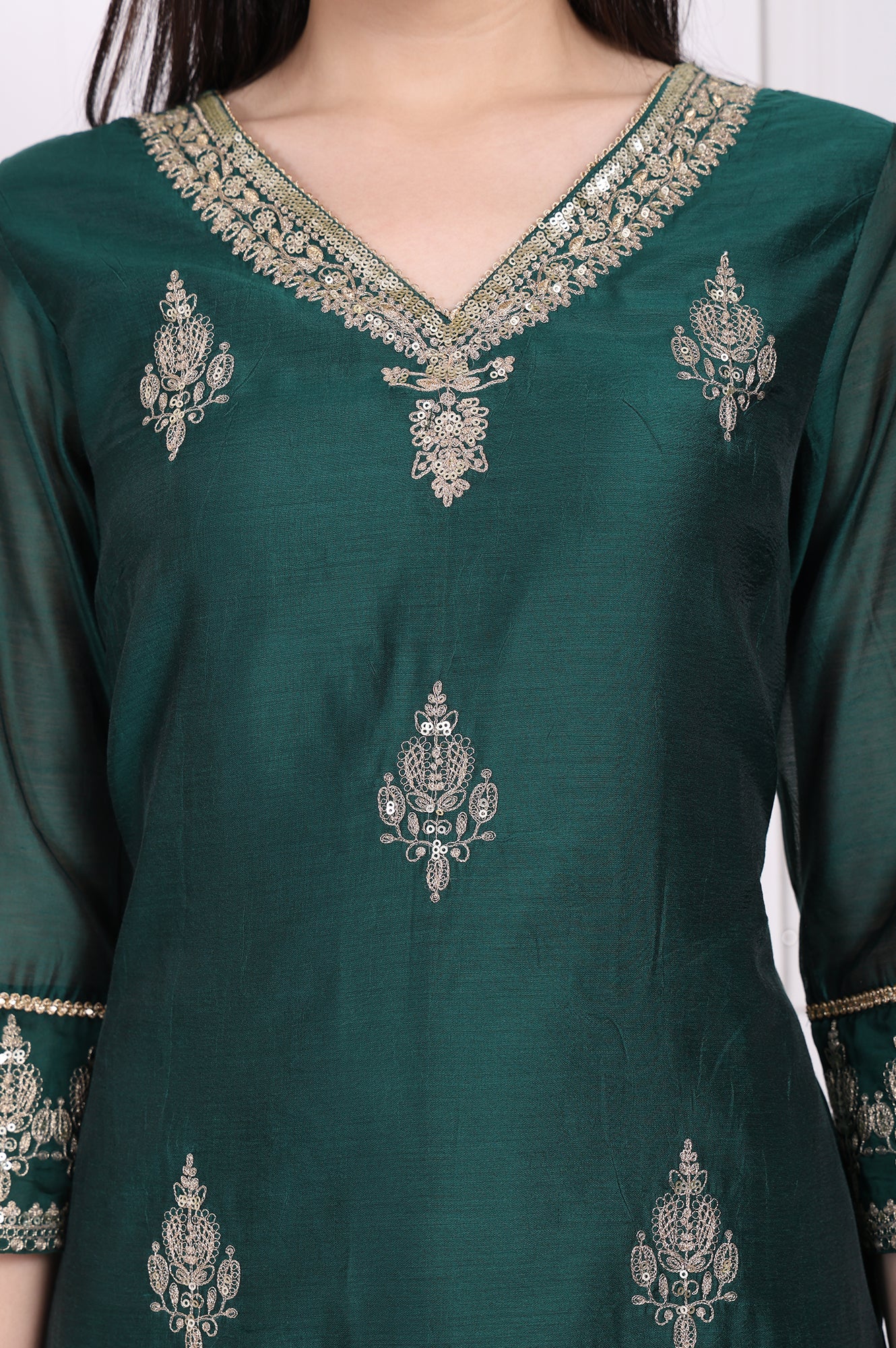 Green Embroidered Straight Kurta