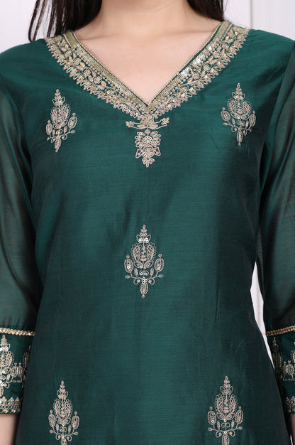 Green Embroidered Straight Kurta