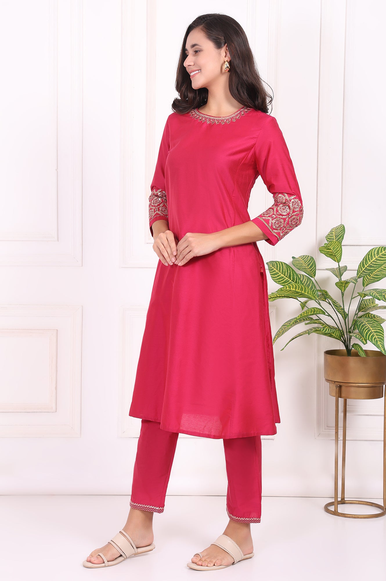 Pink Solid Metallic Embroidered Straight Kurta