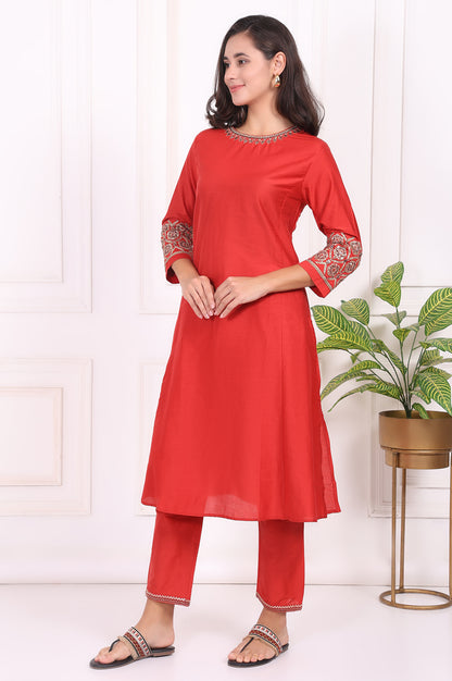 Red Solid Metallic Embroidered Straight Kurta