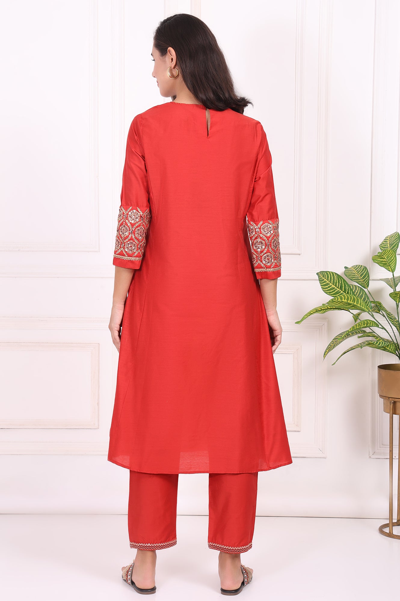 Red Solid Metallic Embroidered Straight Kurta