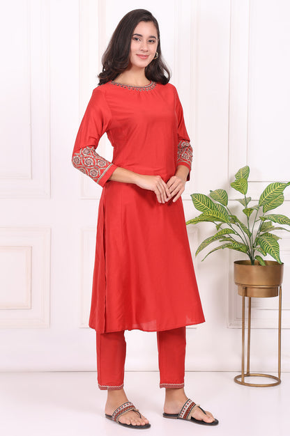 Red Solid Metallic Embroidered Straight Kurta