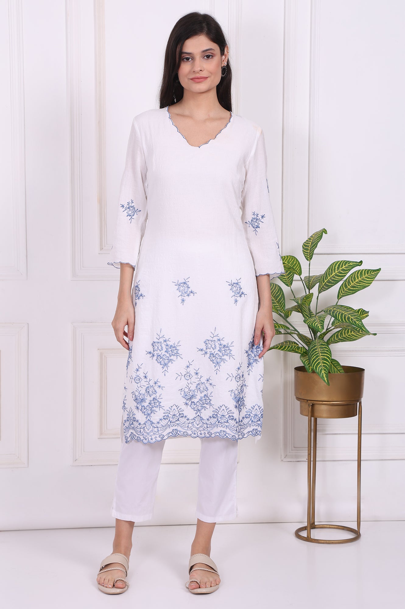 White Floral Printed Thread Embroidered Rayon Straight Kurta