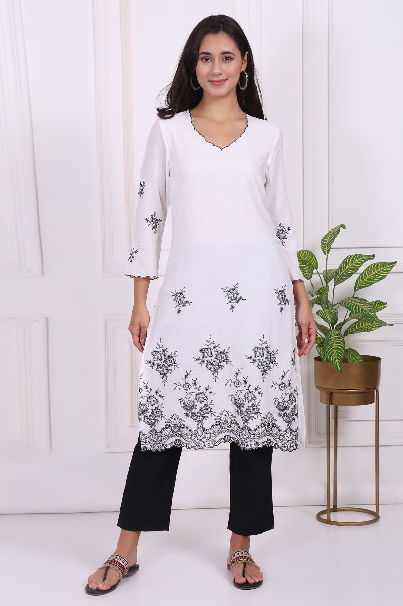 White Floral Printed Thread Embroidered Rayon Straight Kurta