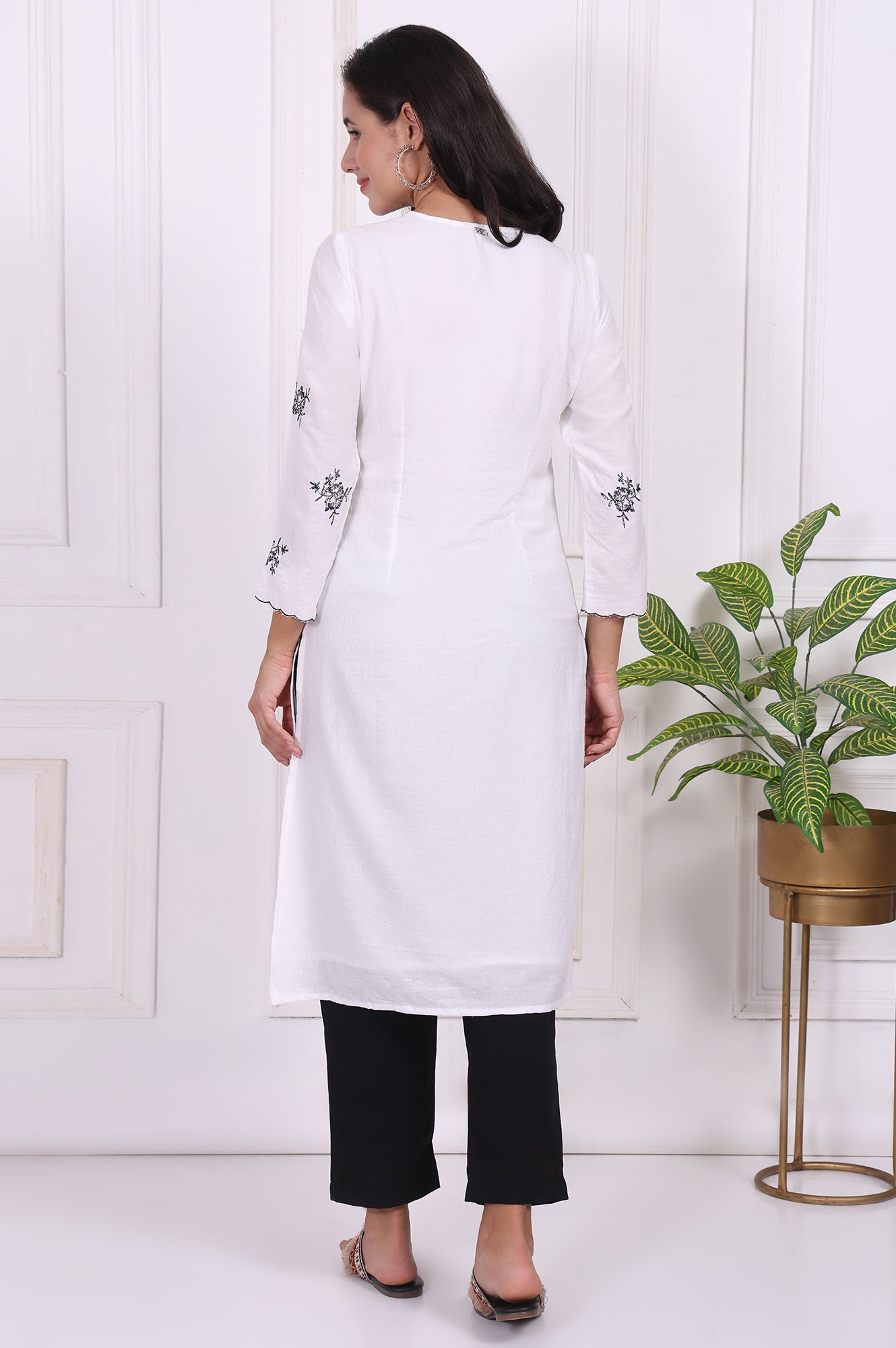 White Floral Printed Thread Embroidered Rayon Straight Kurta