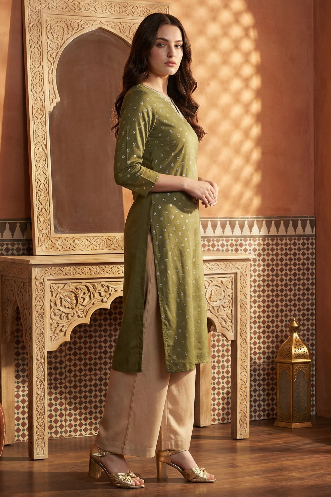 Green Glitter Printed Rayon Straight Kurta with Embroidered Neck