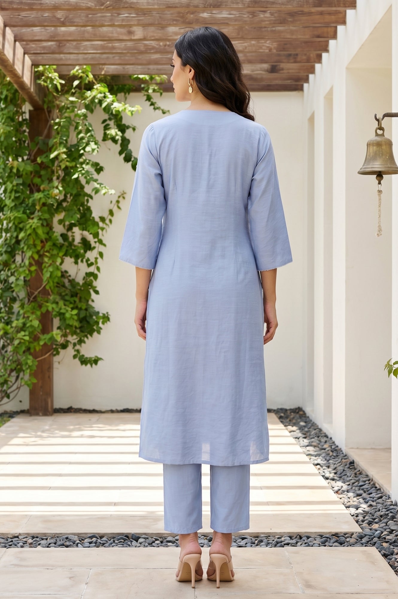 Blue Thread Embroidered Straight Kurta
