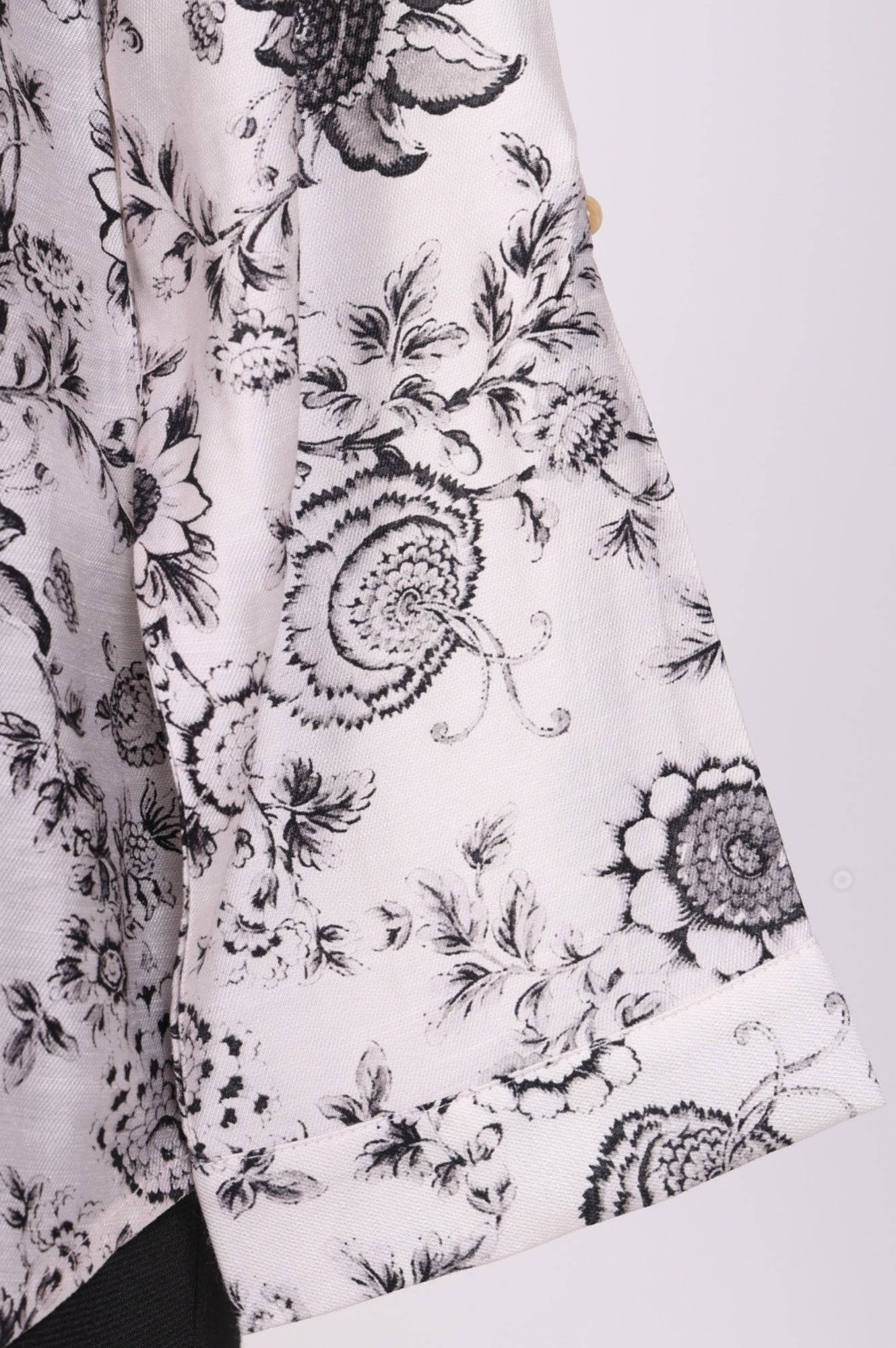 Off-White Geometric Printed Straight Shirt