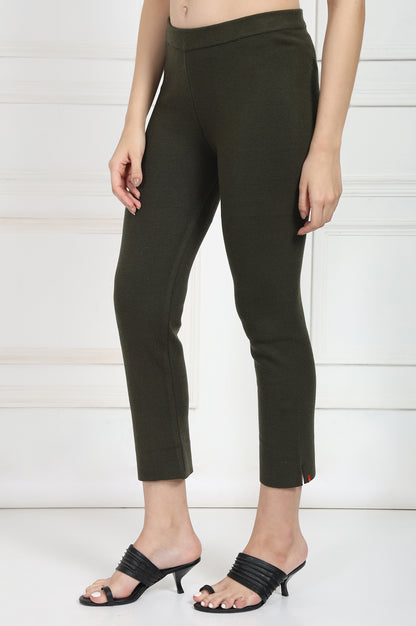 Olive Solid Blend Mid Rise Ankle Length Slim Fit Straight Pants