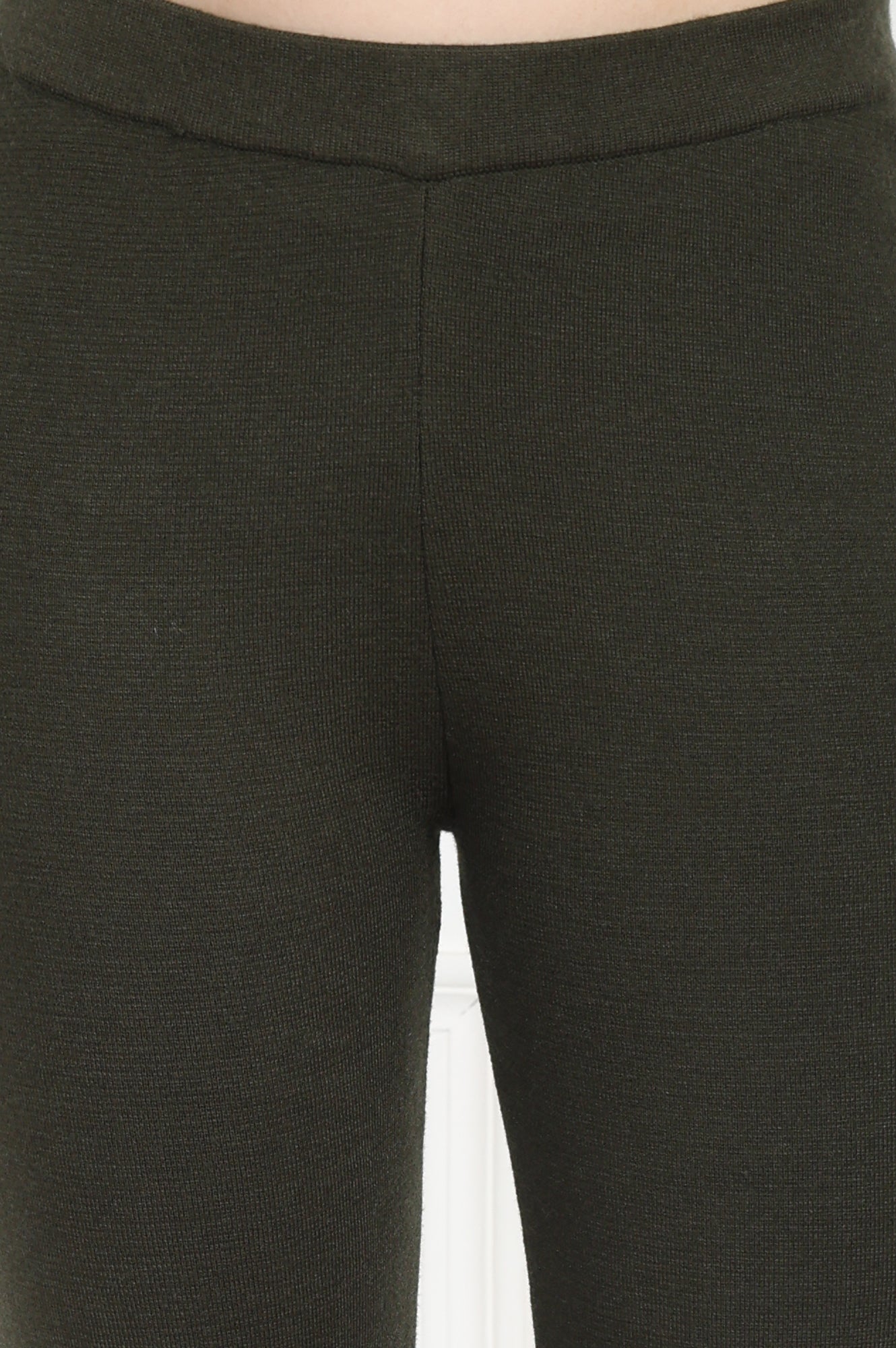 Olive Solid Blend Mid Rise Ankle Length Slim Fit Straight Pants