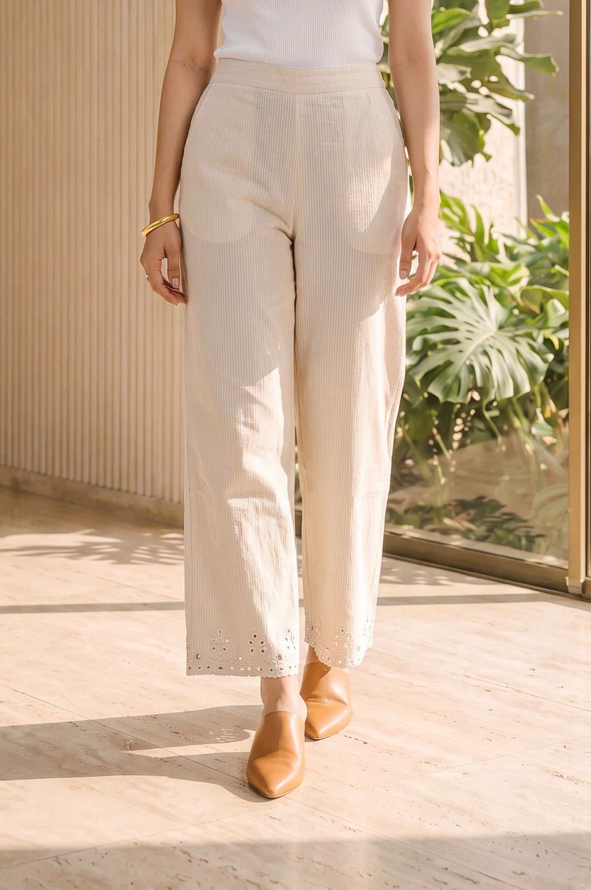 Off-White Schiffly Pure Cotton Straight Fit Ankle Length Parallel Pants