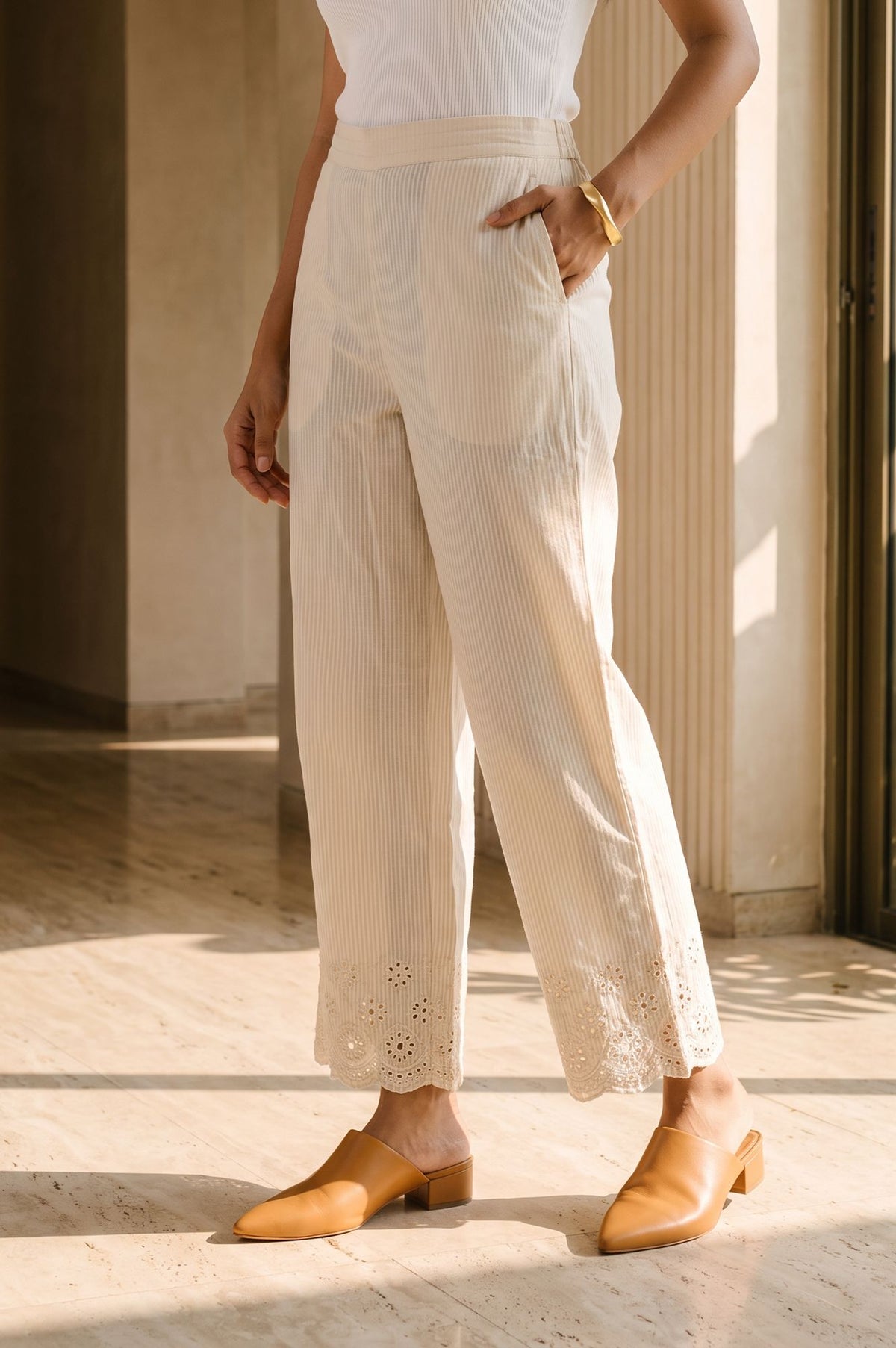 Off-White Schiffly Pure Cotton Straight Fit Ankle Length Parallel Pants