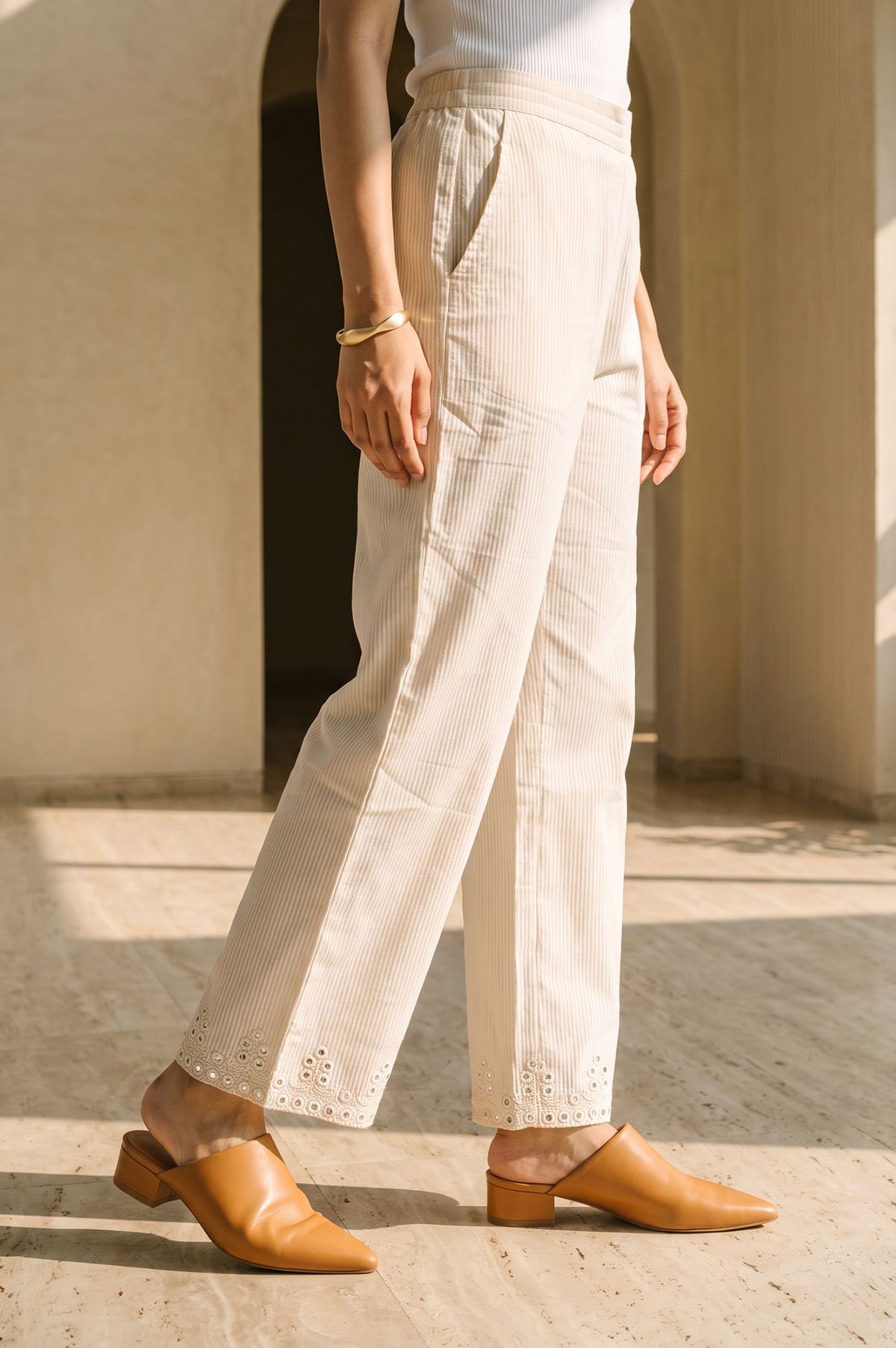 Off-White Schiffly Pure Cotton Straight Fit Ankle Length Parallel Pants
