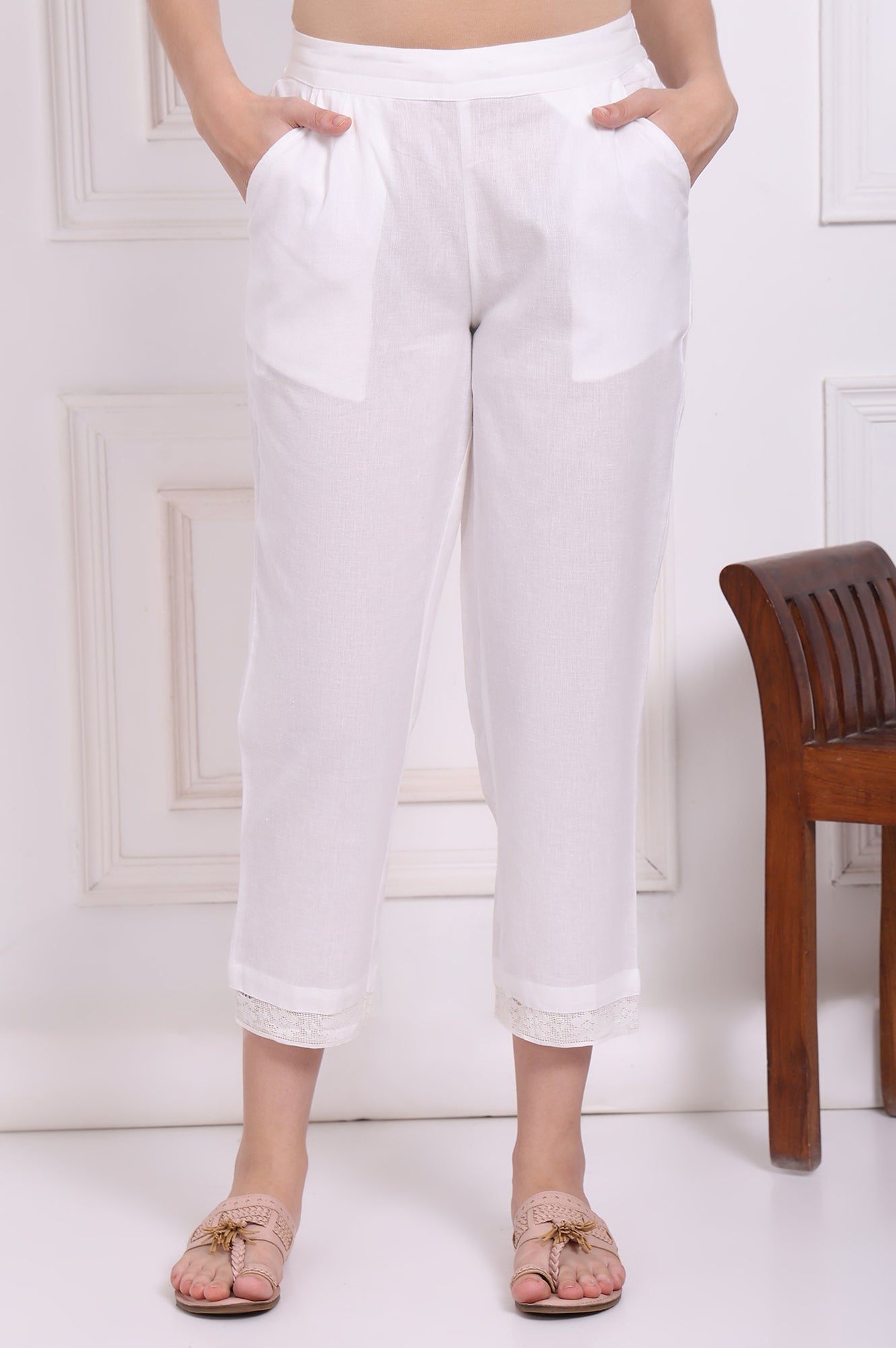 White Solid Cotton Flax Straight Pants in Mid-rise