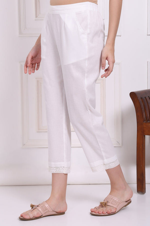 White Solid Cotton Flax Straight Pants in Mid-rise