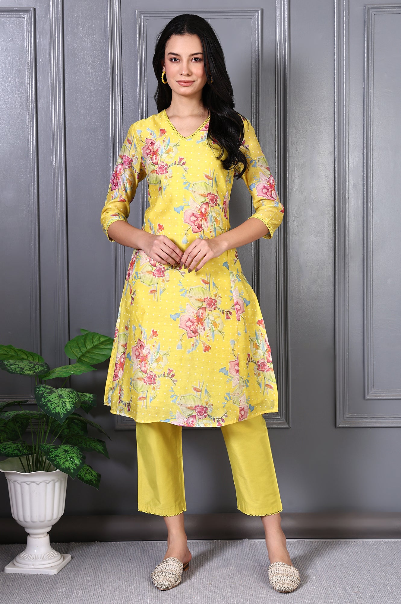 Yellow Solid Lace Mid-Rise Straight Pant