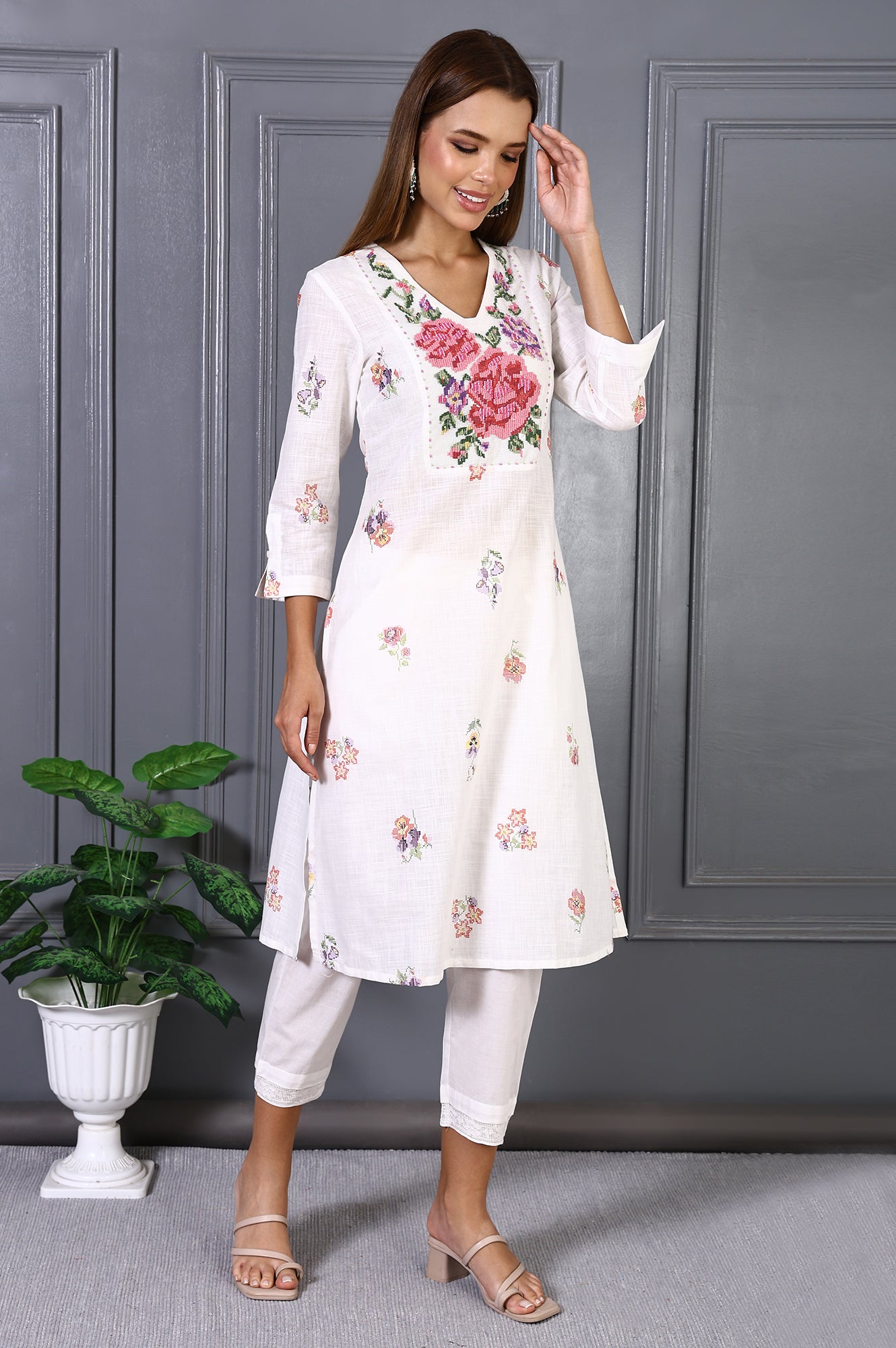 White Solid Pure Cotton Slim Pants with Lace