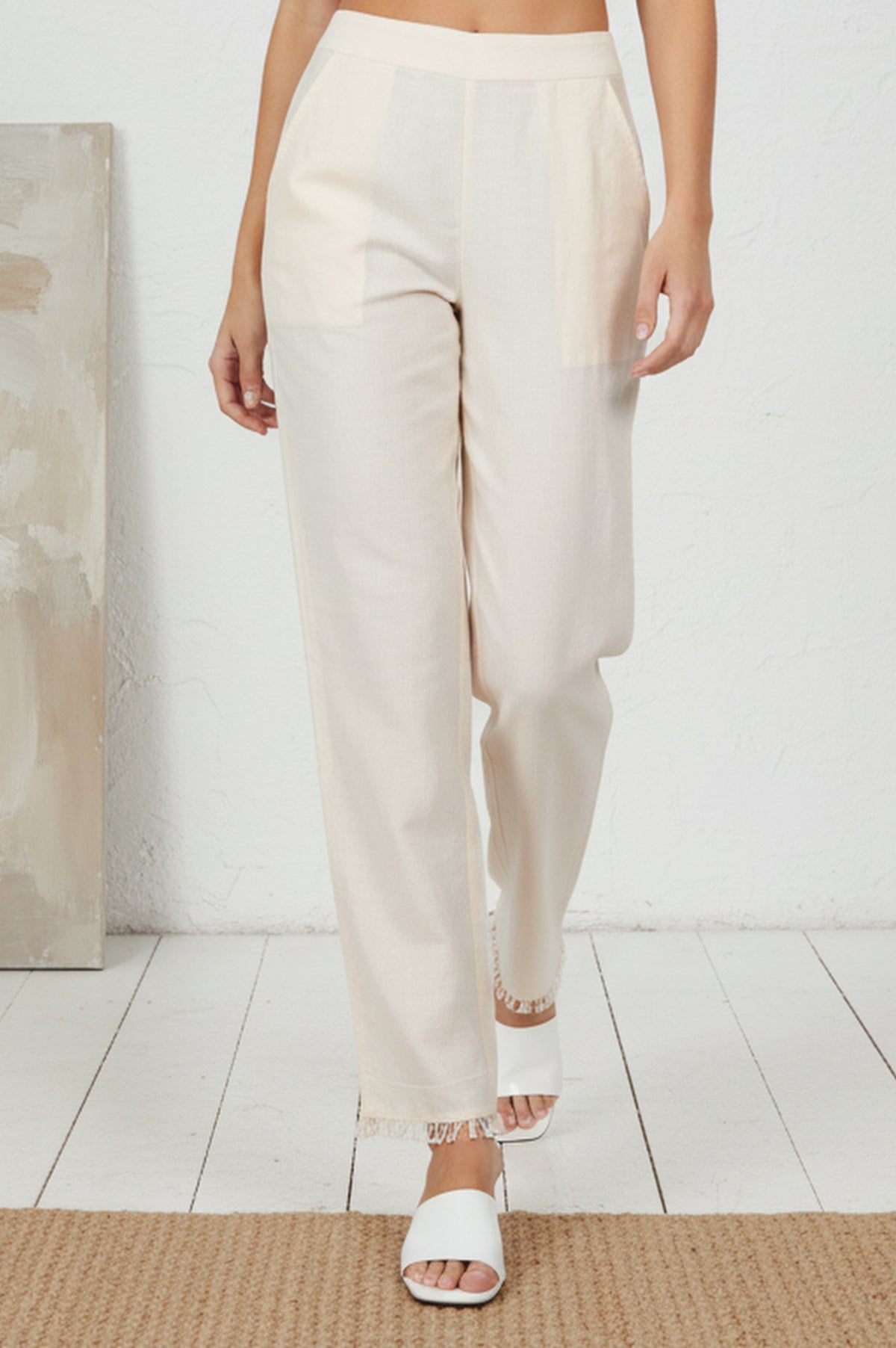 Off-White Solid Ankle Length Mid Rise Straight Pants - S