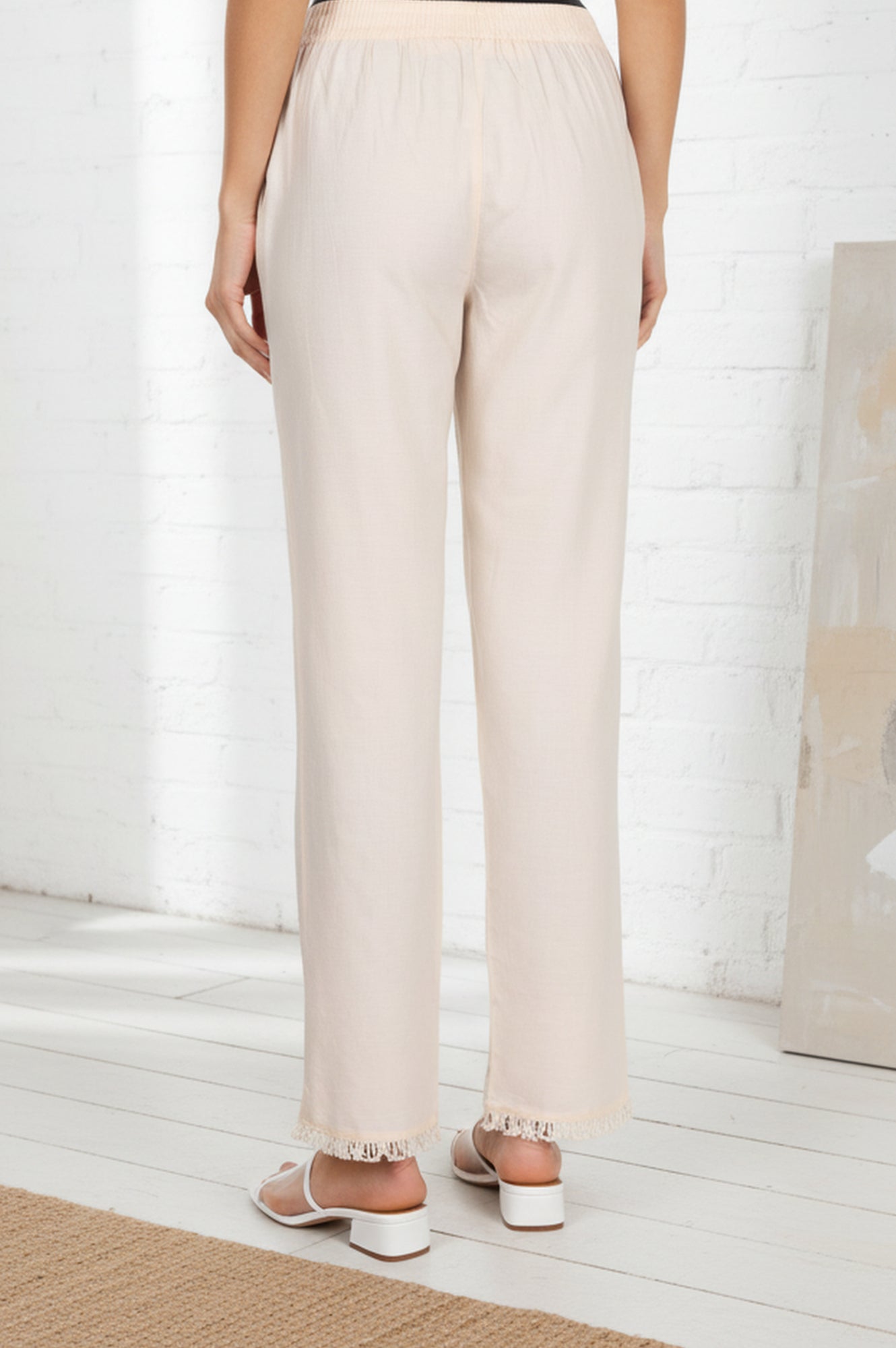 Off-White Solid Ankle Length Mid Rise Straight Pants
