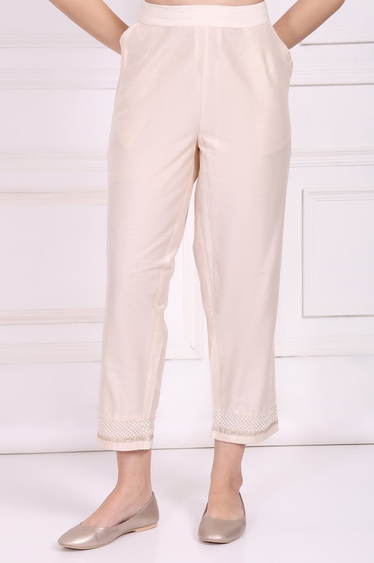Off-White Embroidered Cropped Rayon Straight Pant - S