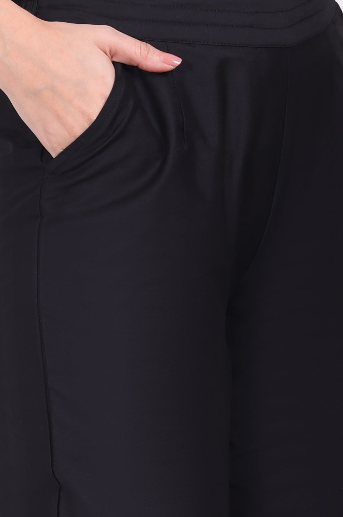 Black Solid Embroidered Mid Rise Ankle Length Straight Pants