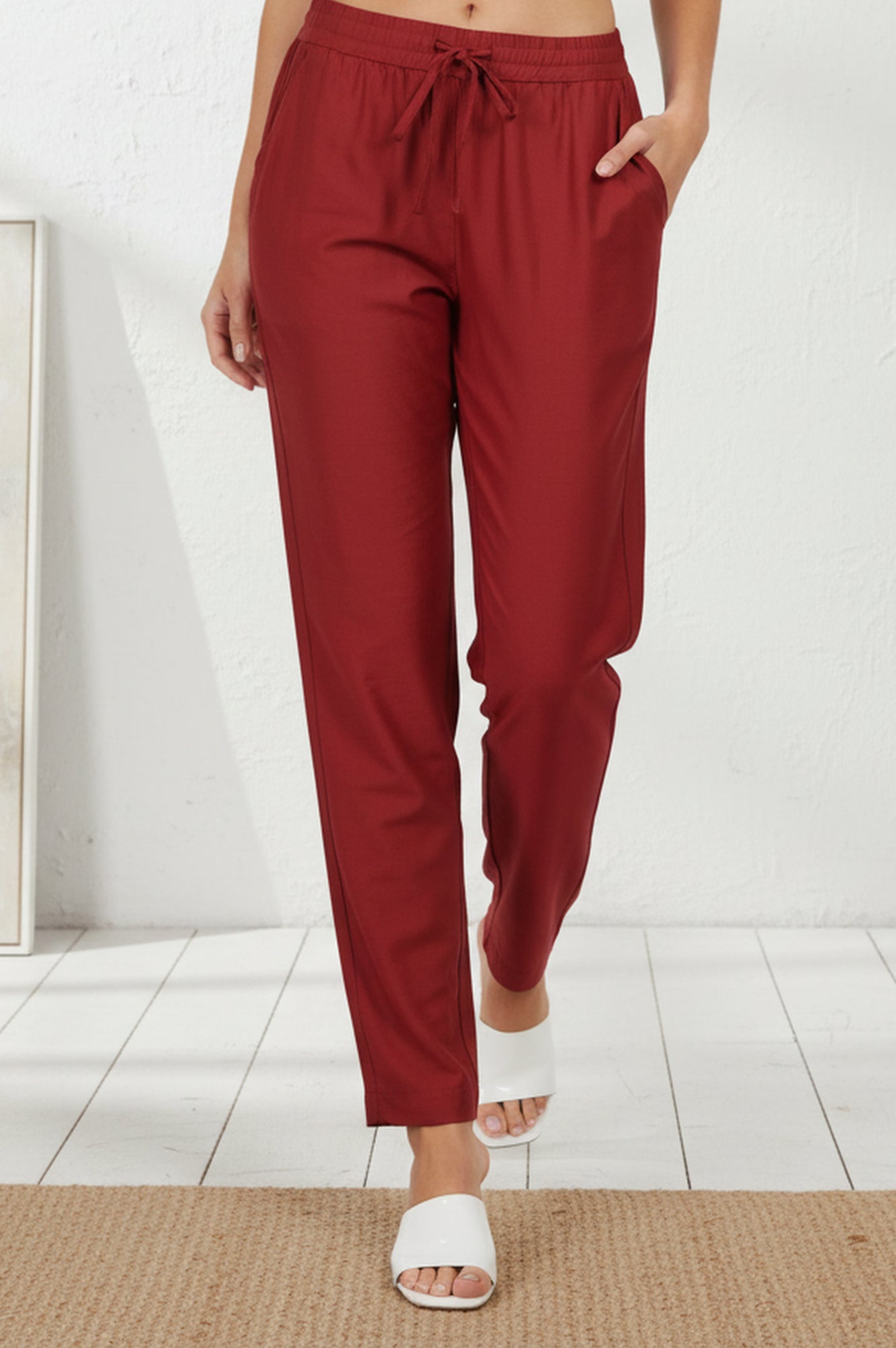 Red Solid Relaxed Fit Ankle Length Mid Rise Straight Pants