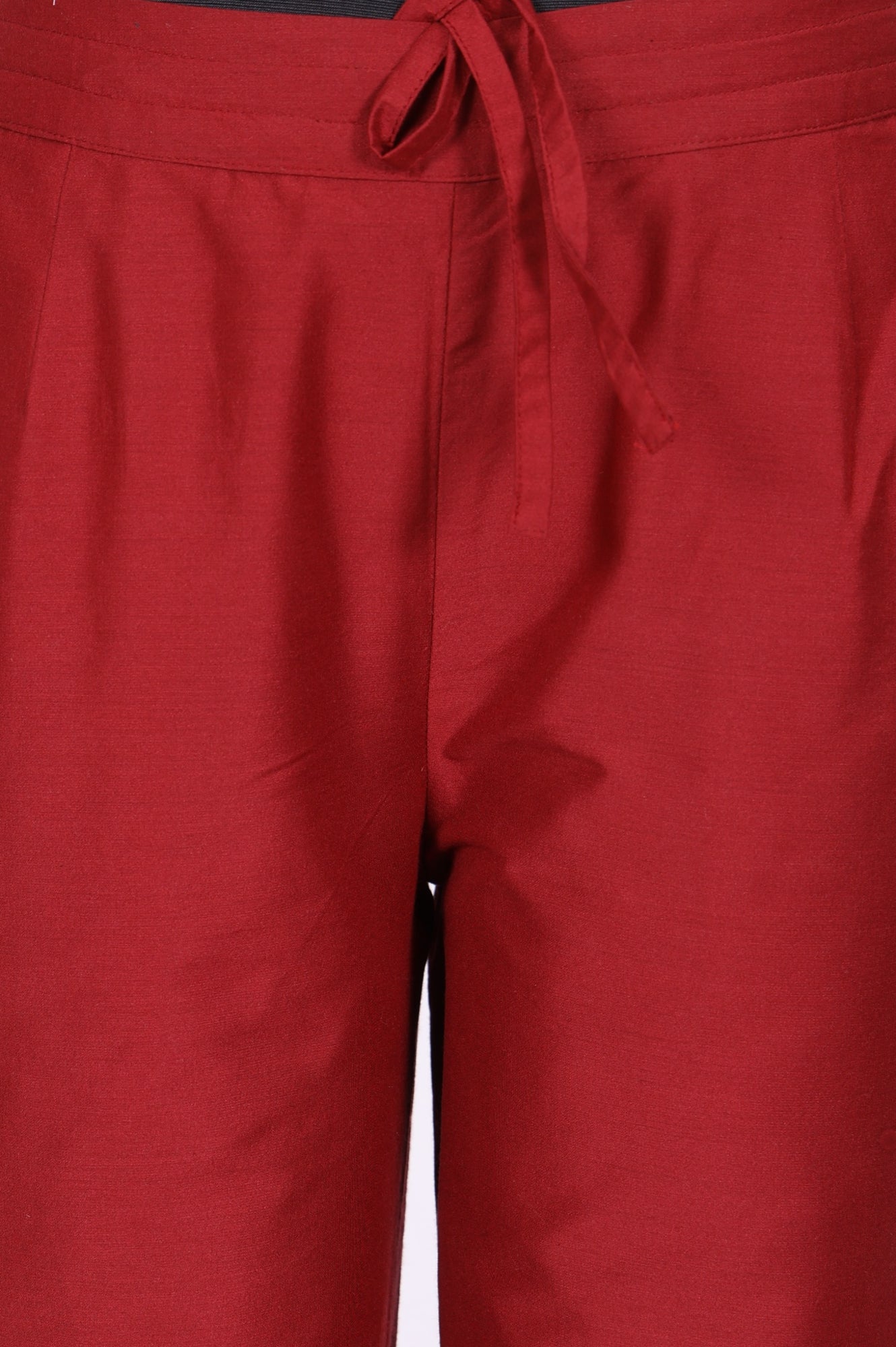 Red Solid Relaxed Fit Ankle Length Mid Rise Straight Pants