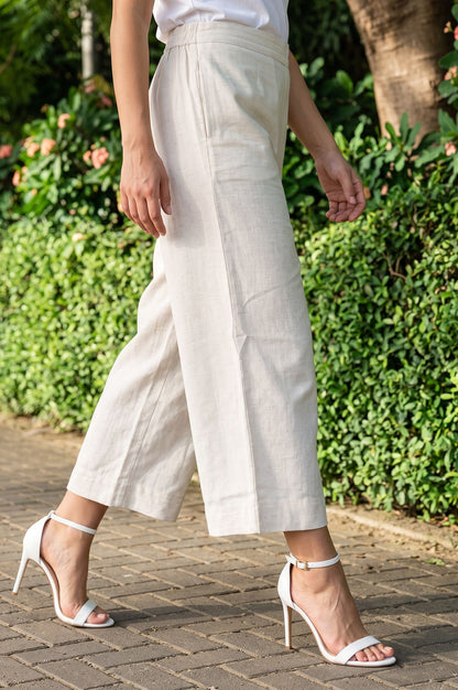 Off-White Solid Wide Leg Cropped Flared Pants