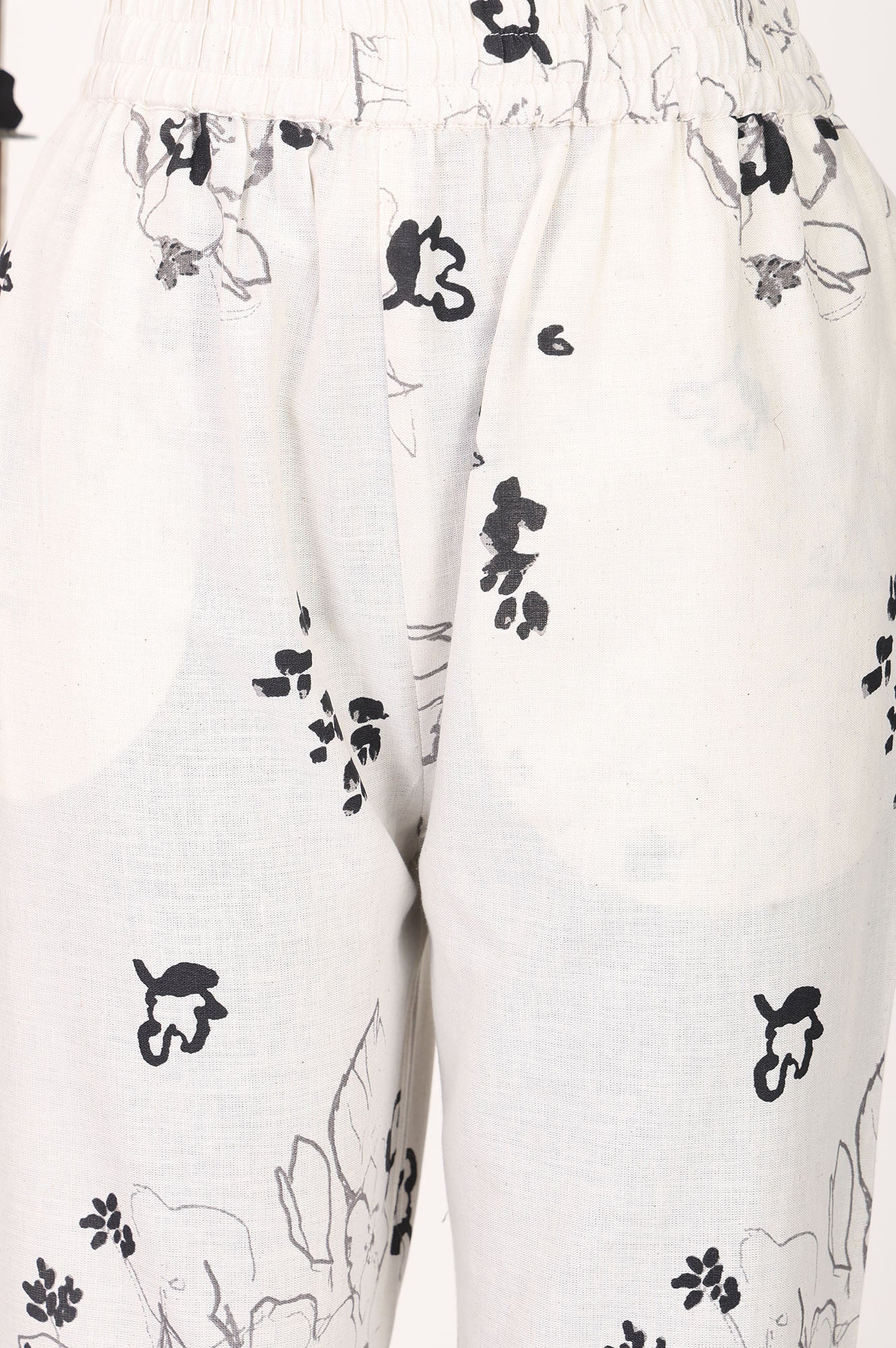 Off White Floral Printed Cotton Blend Ankle Length Pants