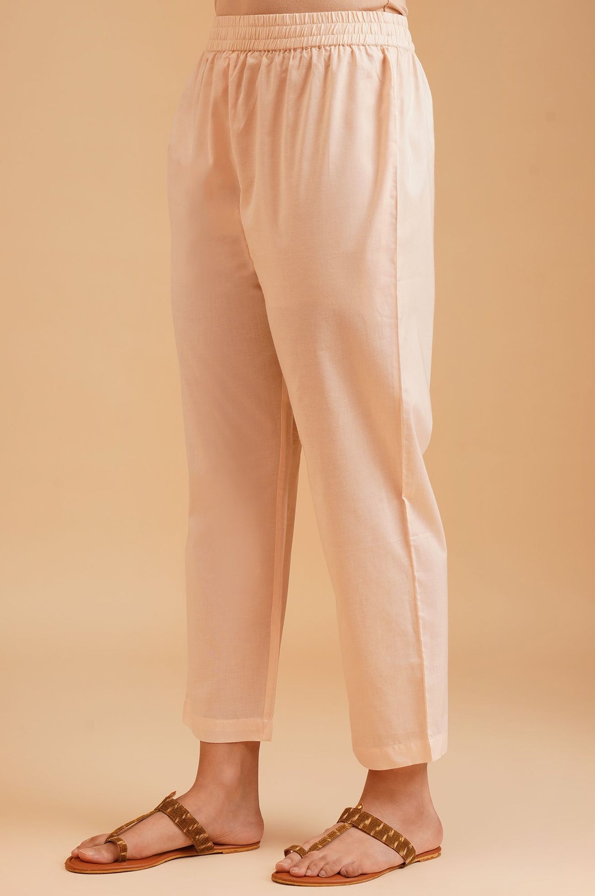 Peach Solid Pure Cotton Straight Fit Ankle Length Mid Rise Pant