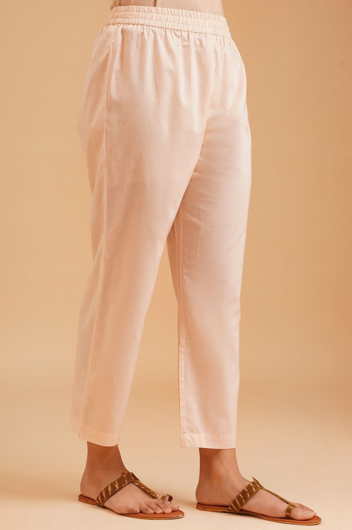 Peach Solid Pure Cotton Straight Fit Ankle Length Mid Rise Pant