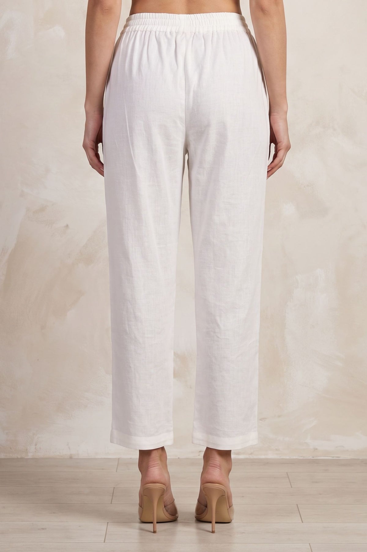 Off White Solid Tape Pure Cotton Straight Fit Ankle Length Mid Rise Pants