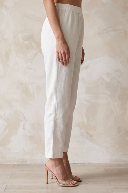 Off White Solid Tape Pure Cotton Straight Fit Ankle Length Mid Rise Pants