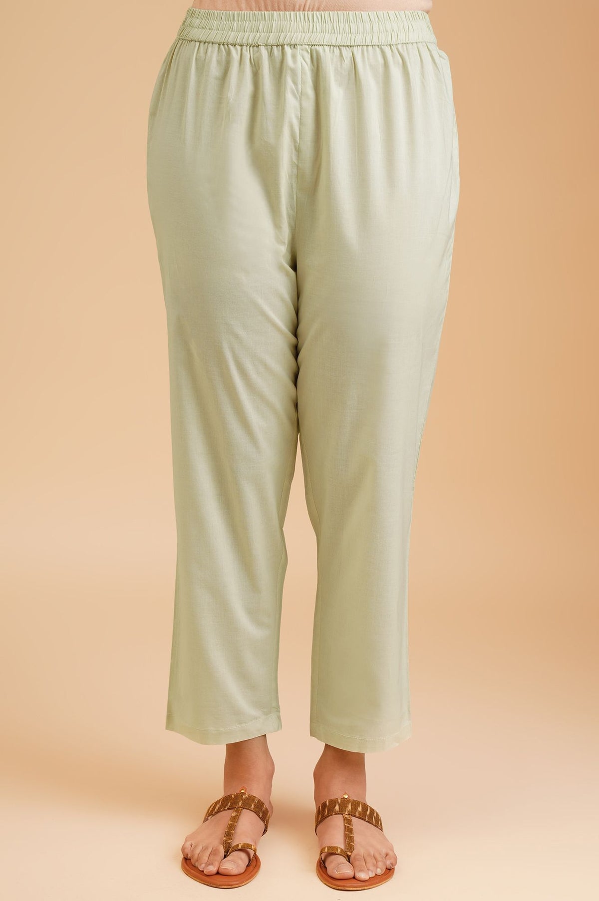 Green Solid Pure Cotton Straight Fit Ankle Length Mid Rise Straight Pant