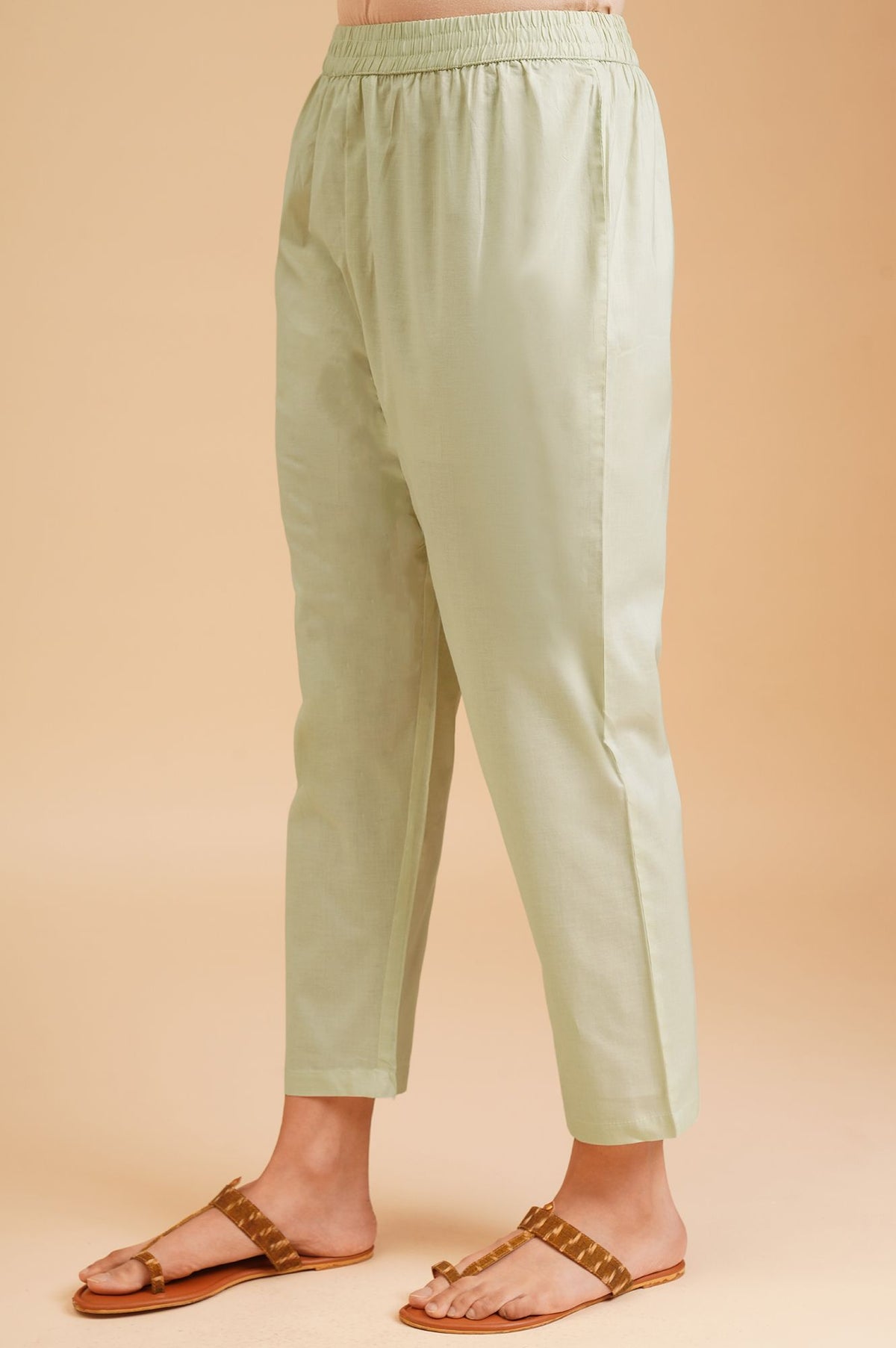 Green Solid Pure Cotton Straight Fit Ankle Length Mid Rise Straight Pant