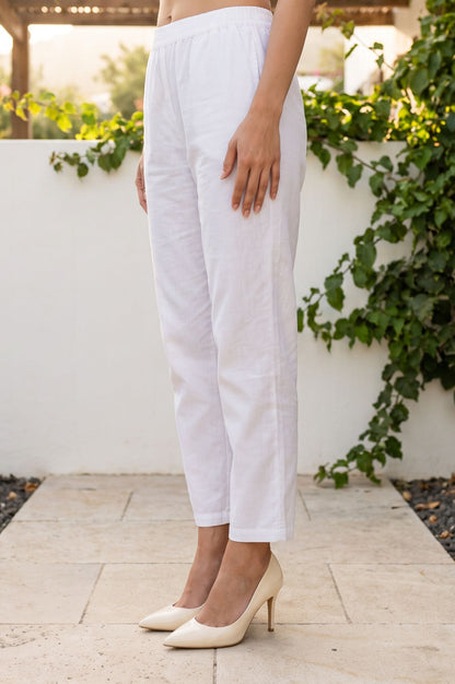 White Solid Buttons Pure Cotton Straight Fit Pants Ankle Length Mid Rise