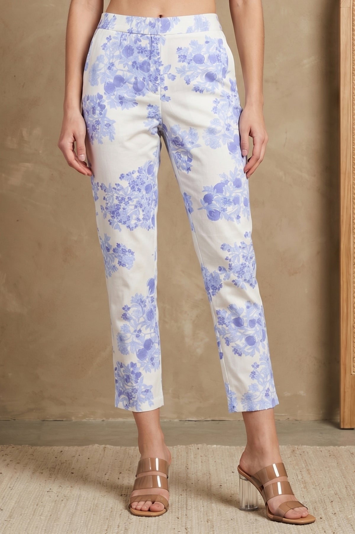 White Floral Printed Straight Fit Pants - XS