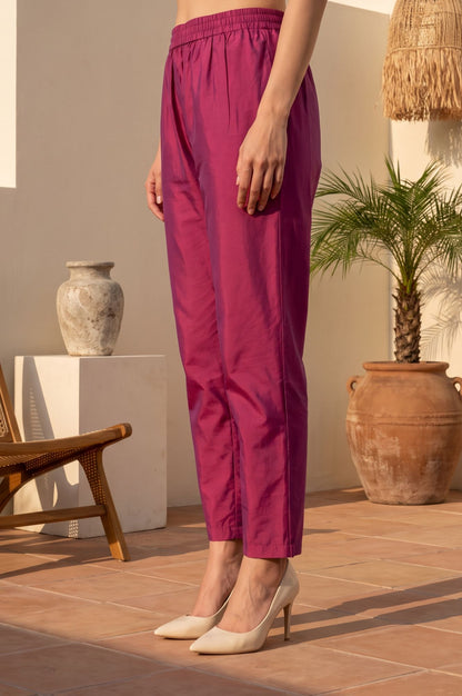 Magenta Solid Buttons Straight Fit Ankle Length Mid Rise Pants