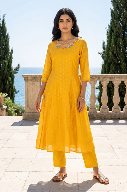 Mustard Solid Buttons Chanderi Straight Fit Crop Mid Rise Pant