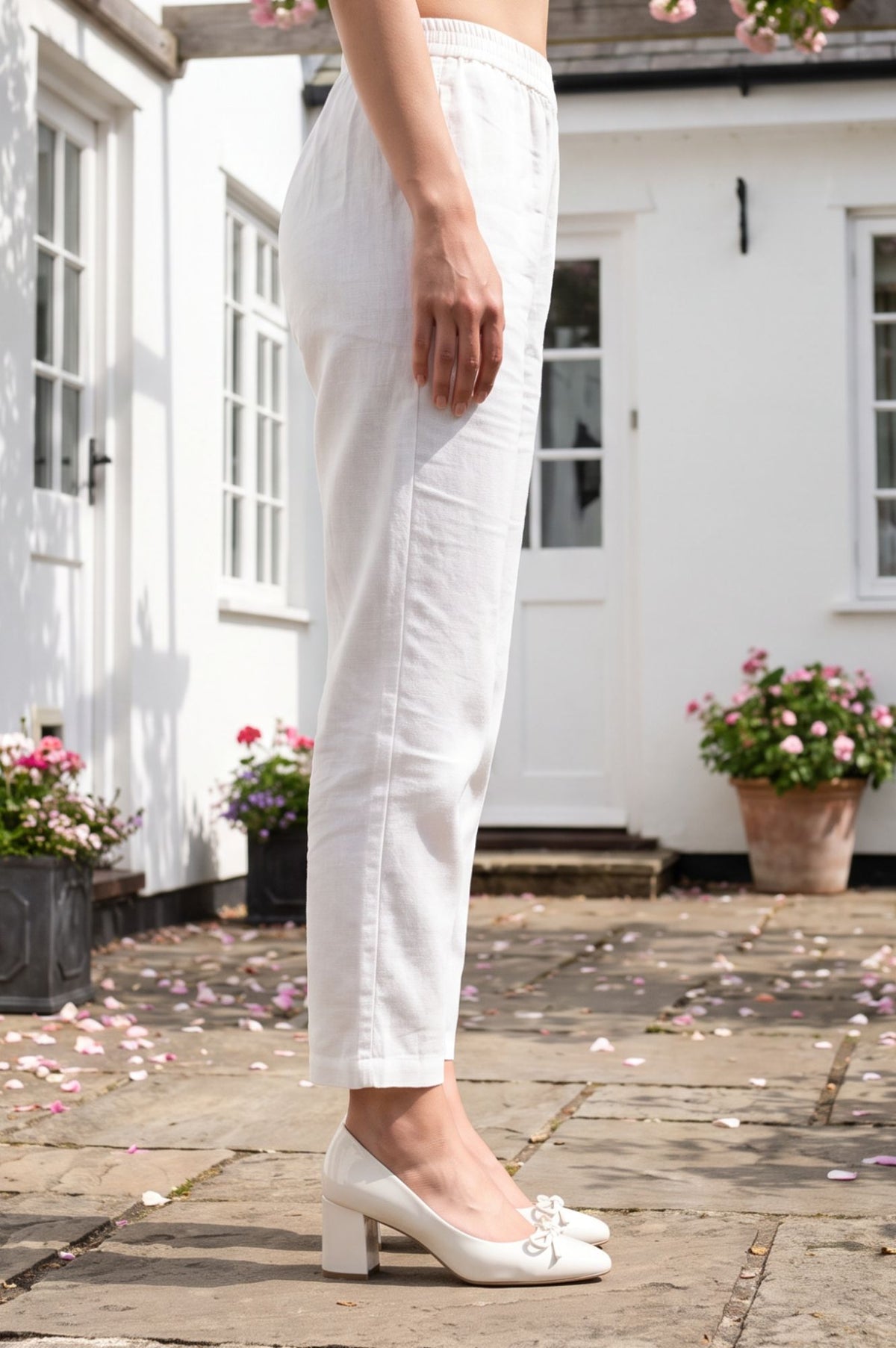 White Solid Buttons Straight Fit Ankle Length Mid Rise Pants