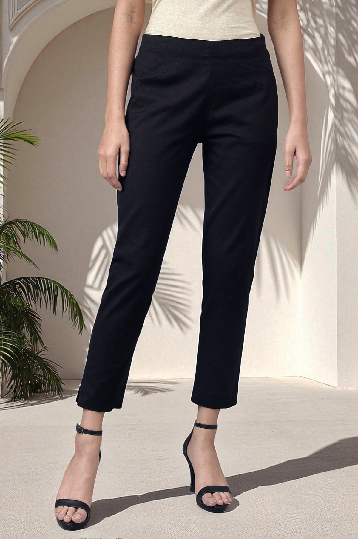 Black Solid Mid-Rise Cotton Flax Slim Pants - XS