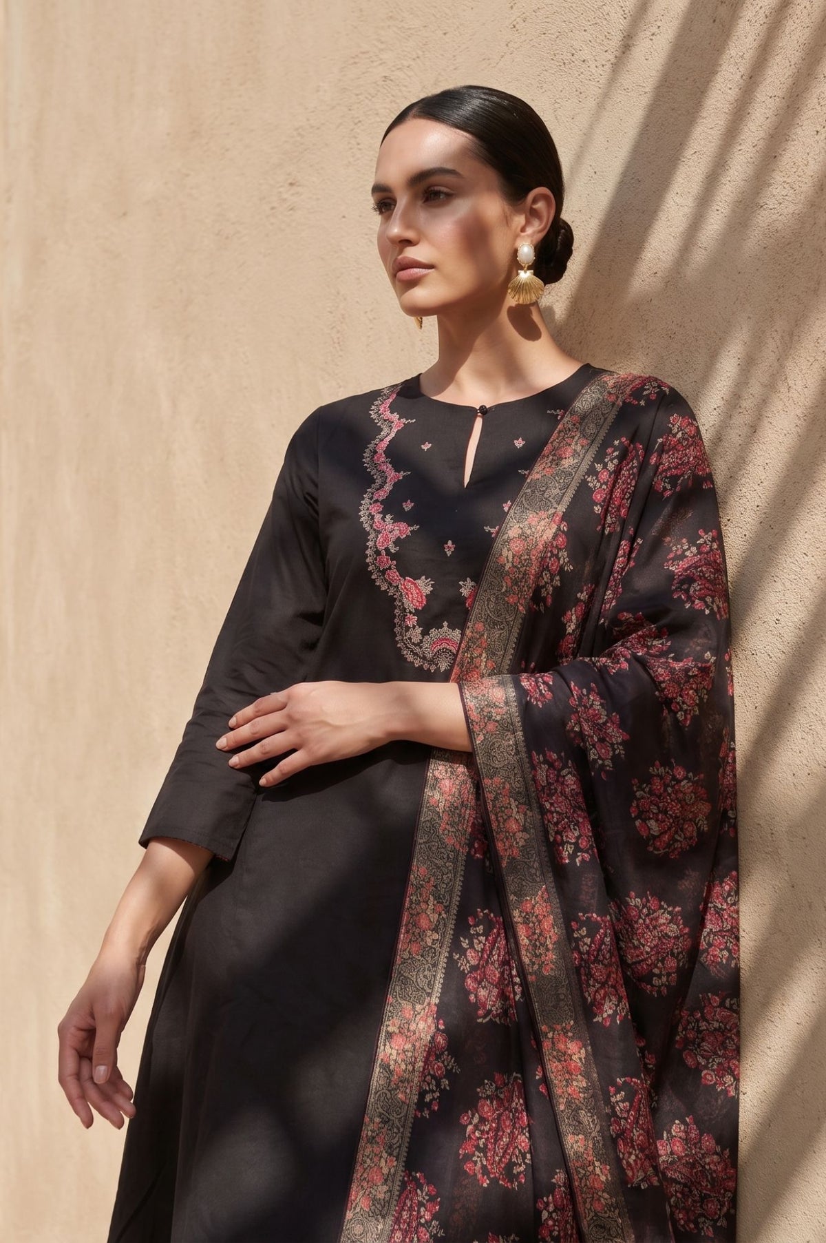 Black Floral Printed Zari Jacquard Dupatta