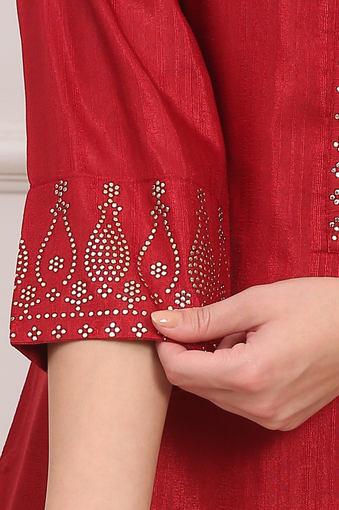 Red Mukaish Embellished Straight Kurta and Straight Pants Co-ord Set