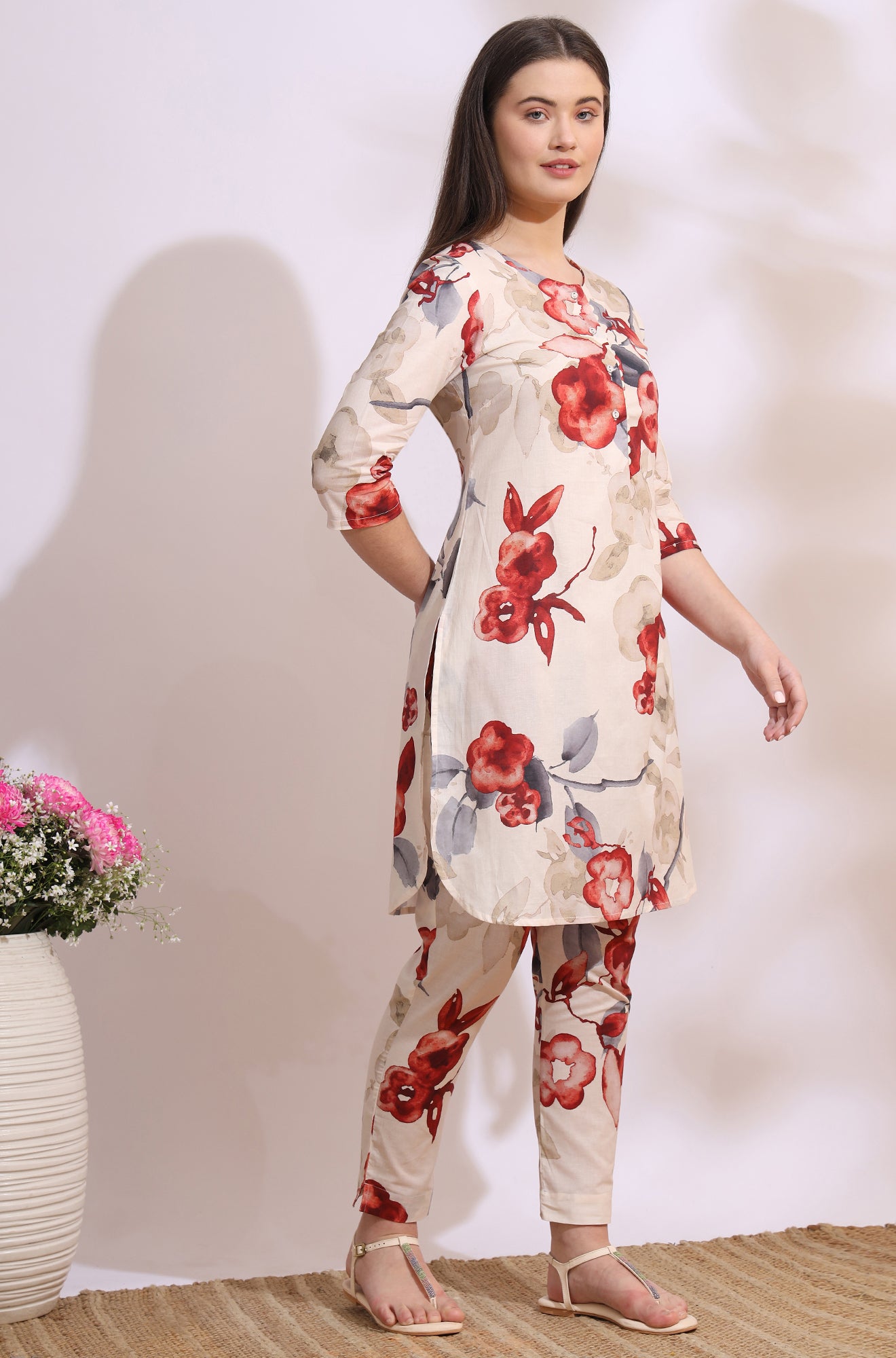 White Bold Floral Printed Pure Cotton Straight Kurta and Pants Co-Ords Set