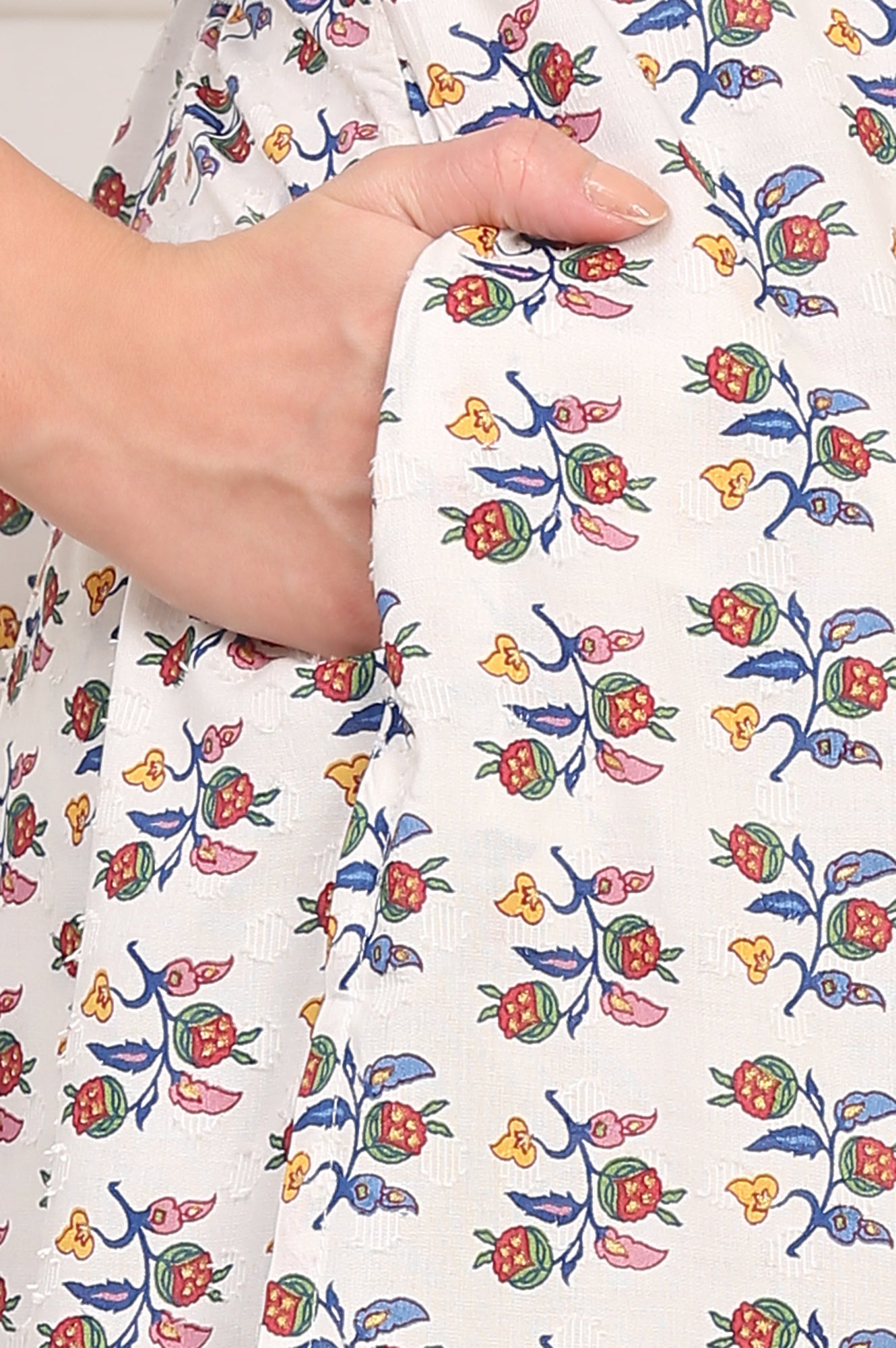 White Floral Printed Straight Pure Cotton Kurta and Straight Pant Co-ord Set