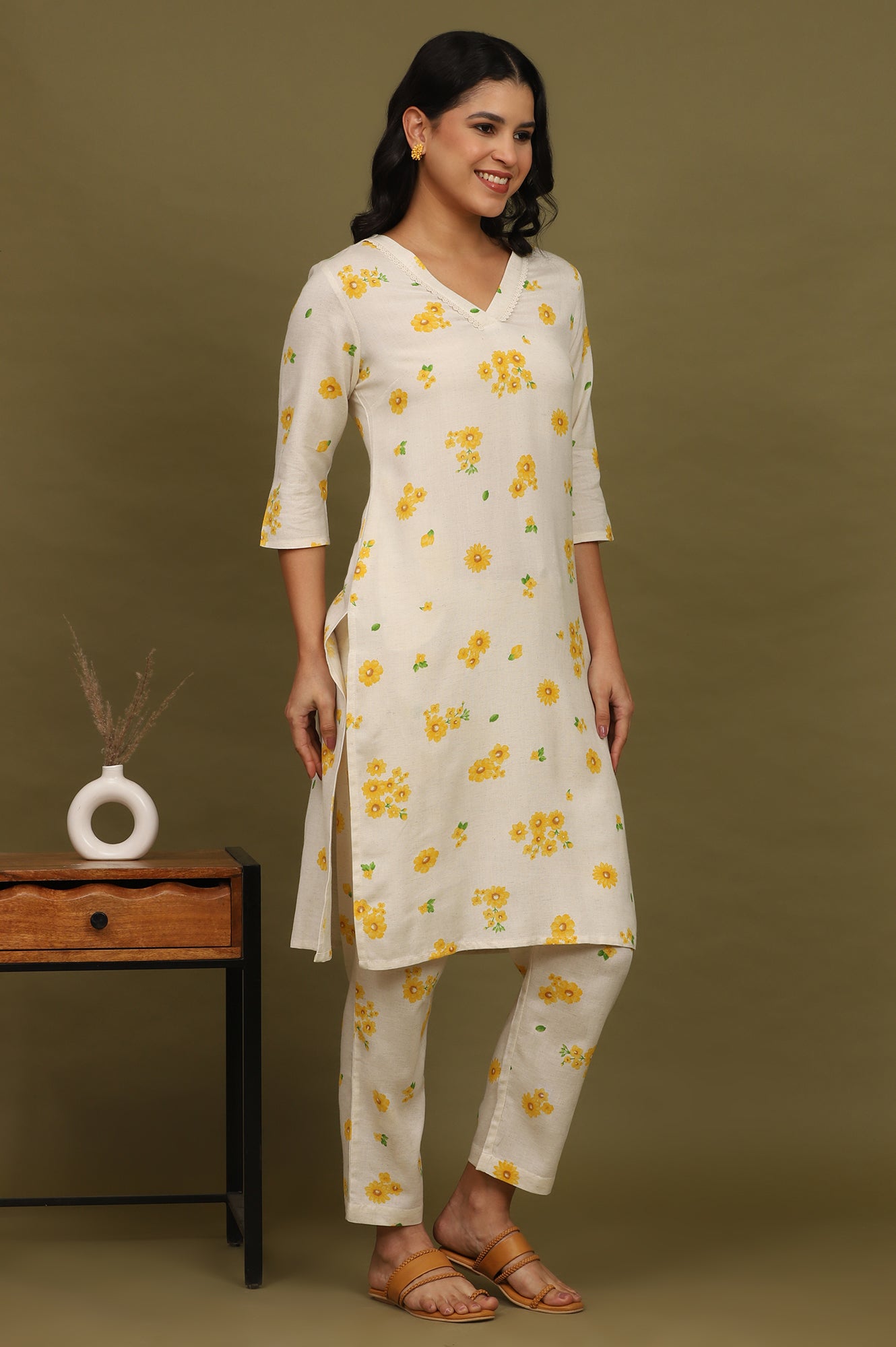 Off-White Floral Printed Rayon Flax Straight Kurta and Pants Co-ord Set