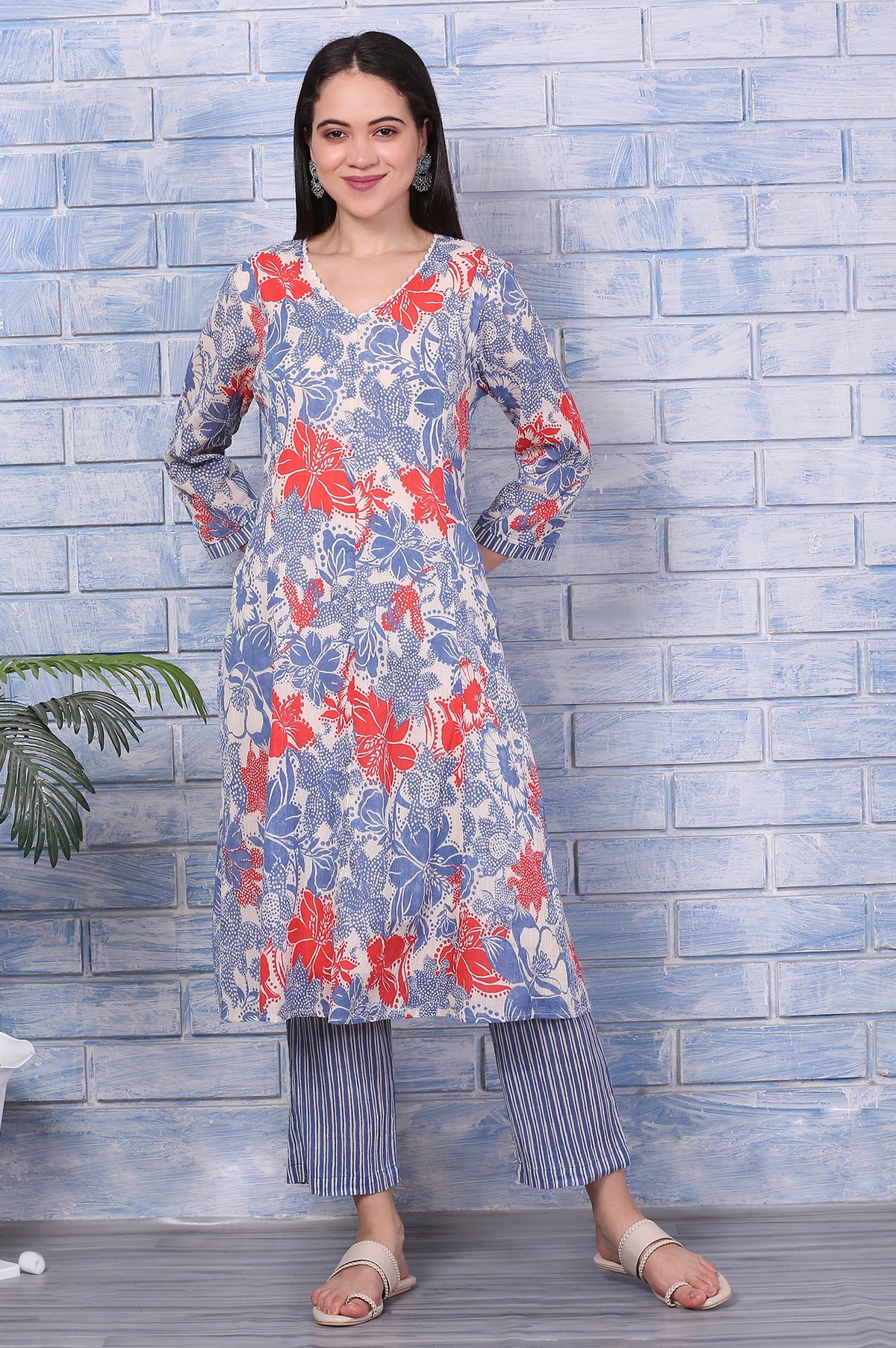 Off-White Bold Floral Printed Pure Cotton Straight Kurta and Pants Co-ord Set - XS