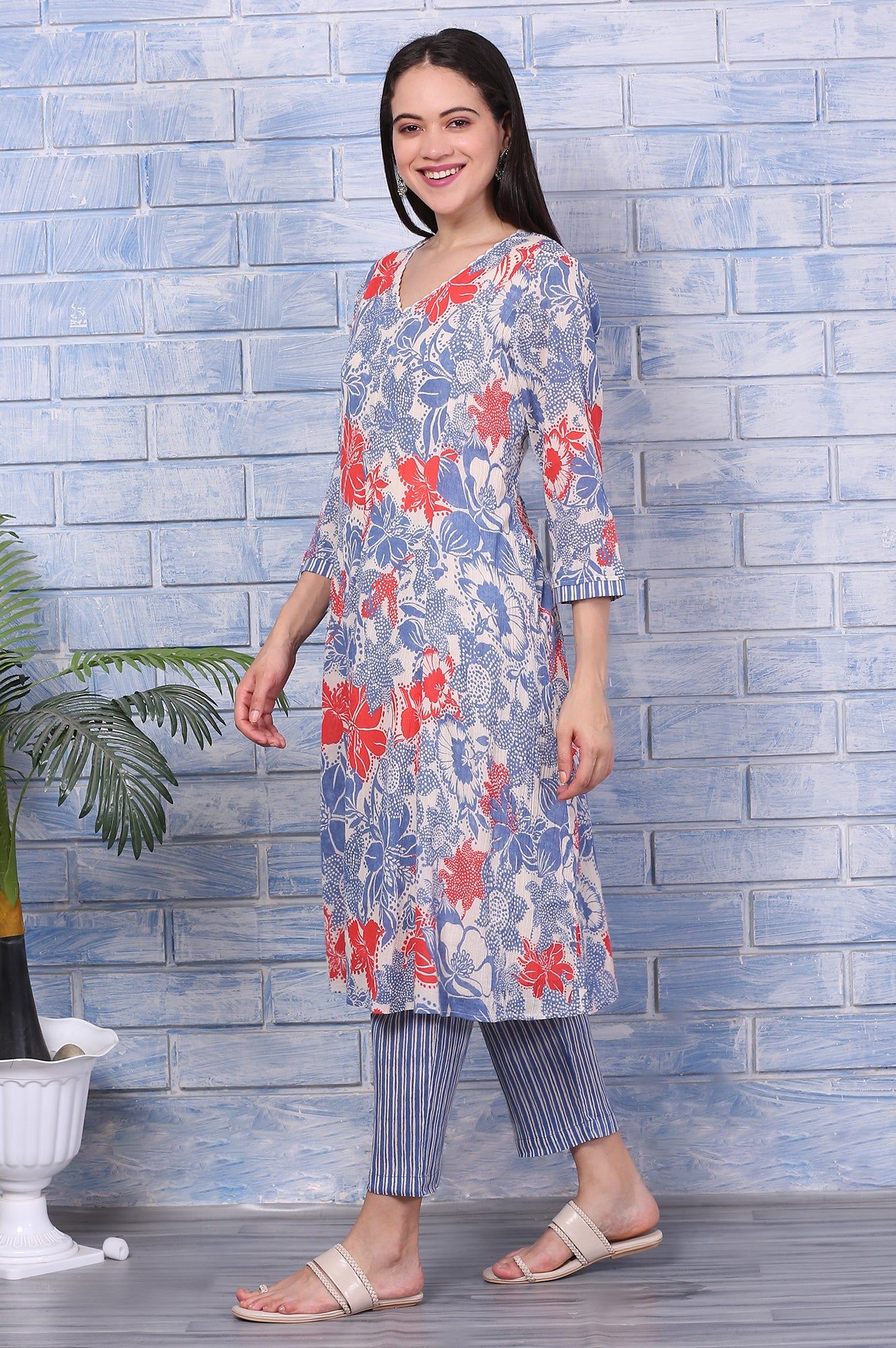 Off-White Bold Floral Printed Pure Cotton Straight Kurta and Pants Co-ord Set