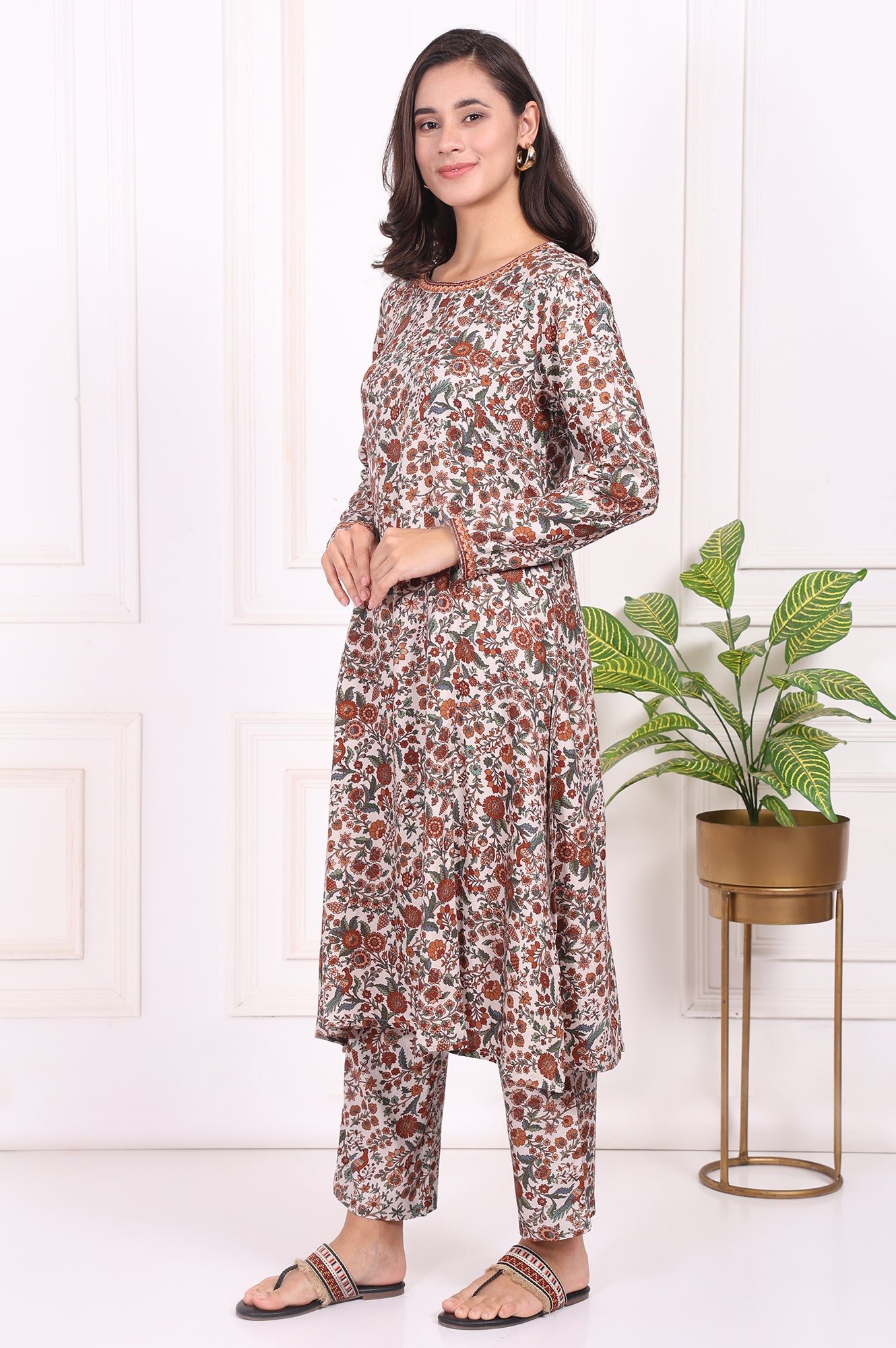 White Floral Printed Straight Kurta and Straight Pants Set