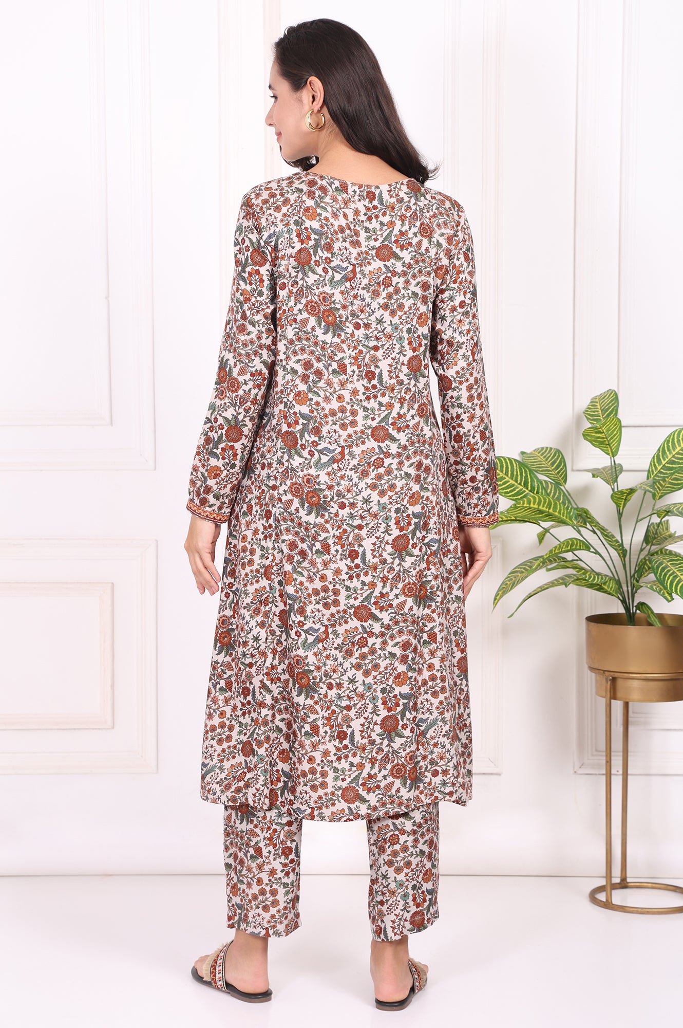 White Floral Printed Straight Kurta and Straight Pants Set